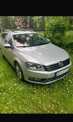 Volkswagen Passat cena 39500 przebieg: 277000, rok produkcji 2013 z Trzebiatów małe 352